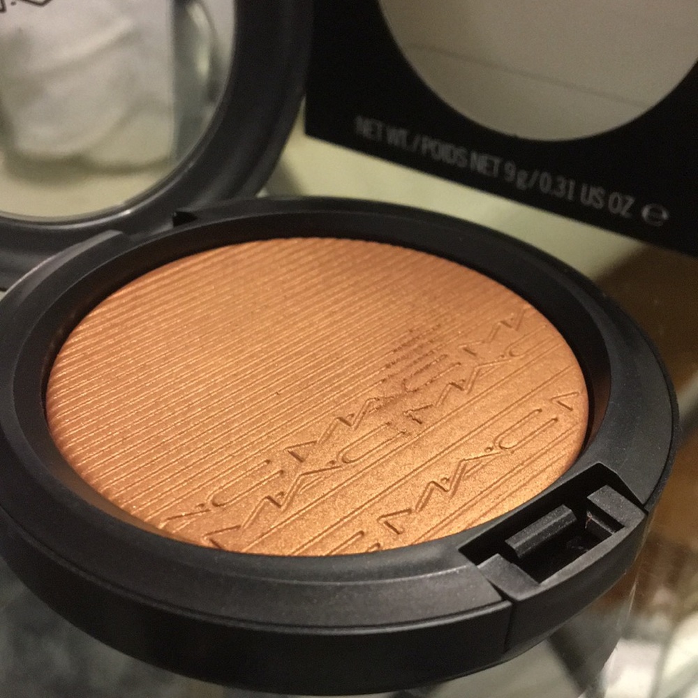 MAC Cosmetics - Picture 3 of 4